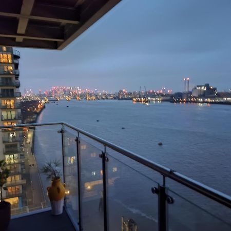 Snuggle Inn: Riverside Apartments with Thames Views London Exterior photo