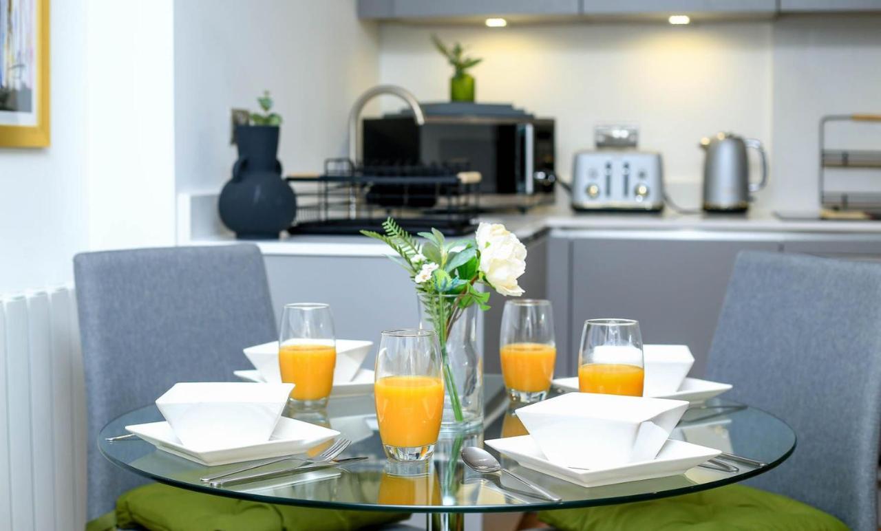 Snuggle Inn: Riverside Apartments with Thames Views London Exterior photo