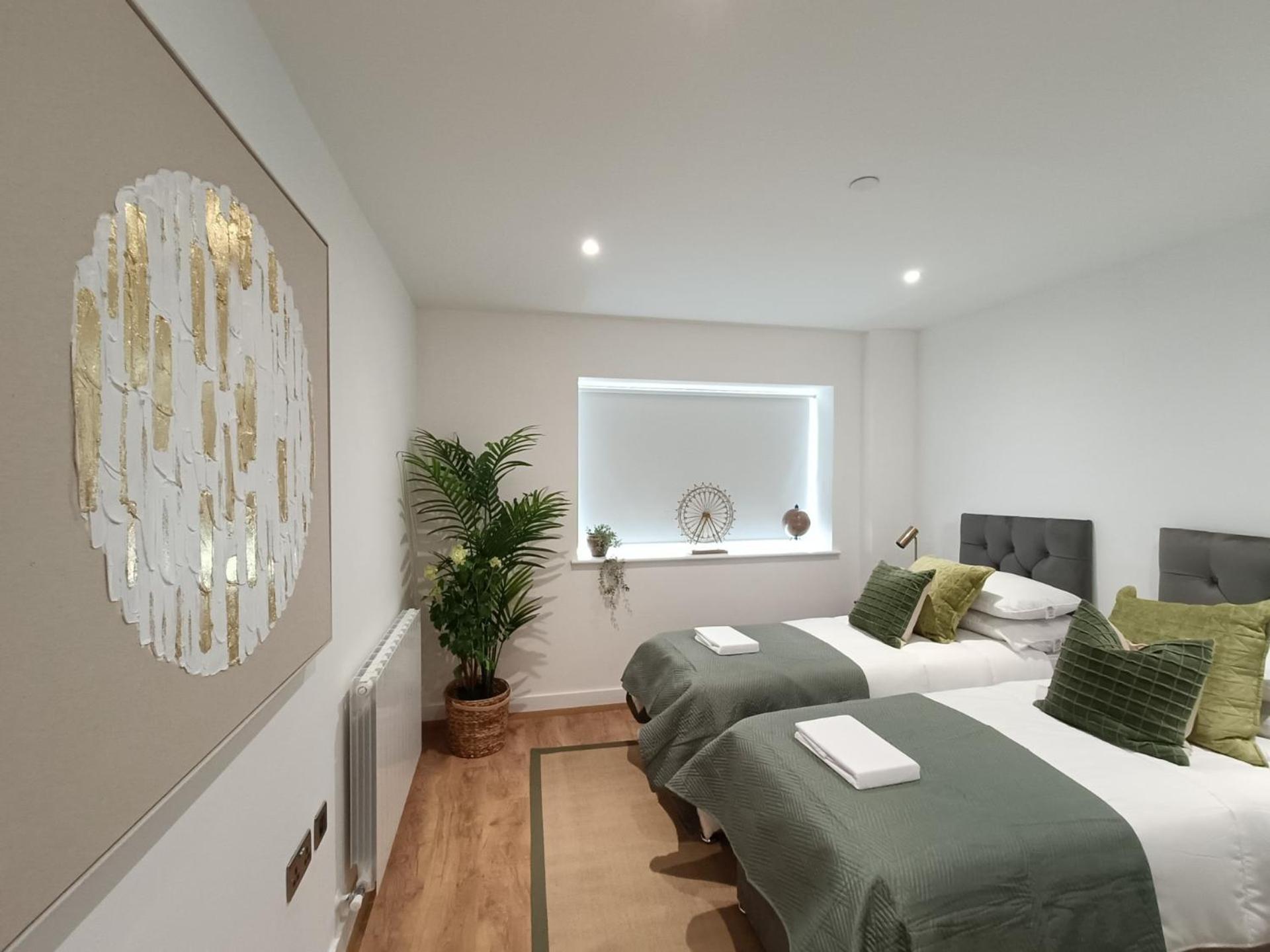 Snuggle Inn: Riverside Apartments with Thames Views London Exterior photo