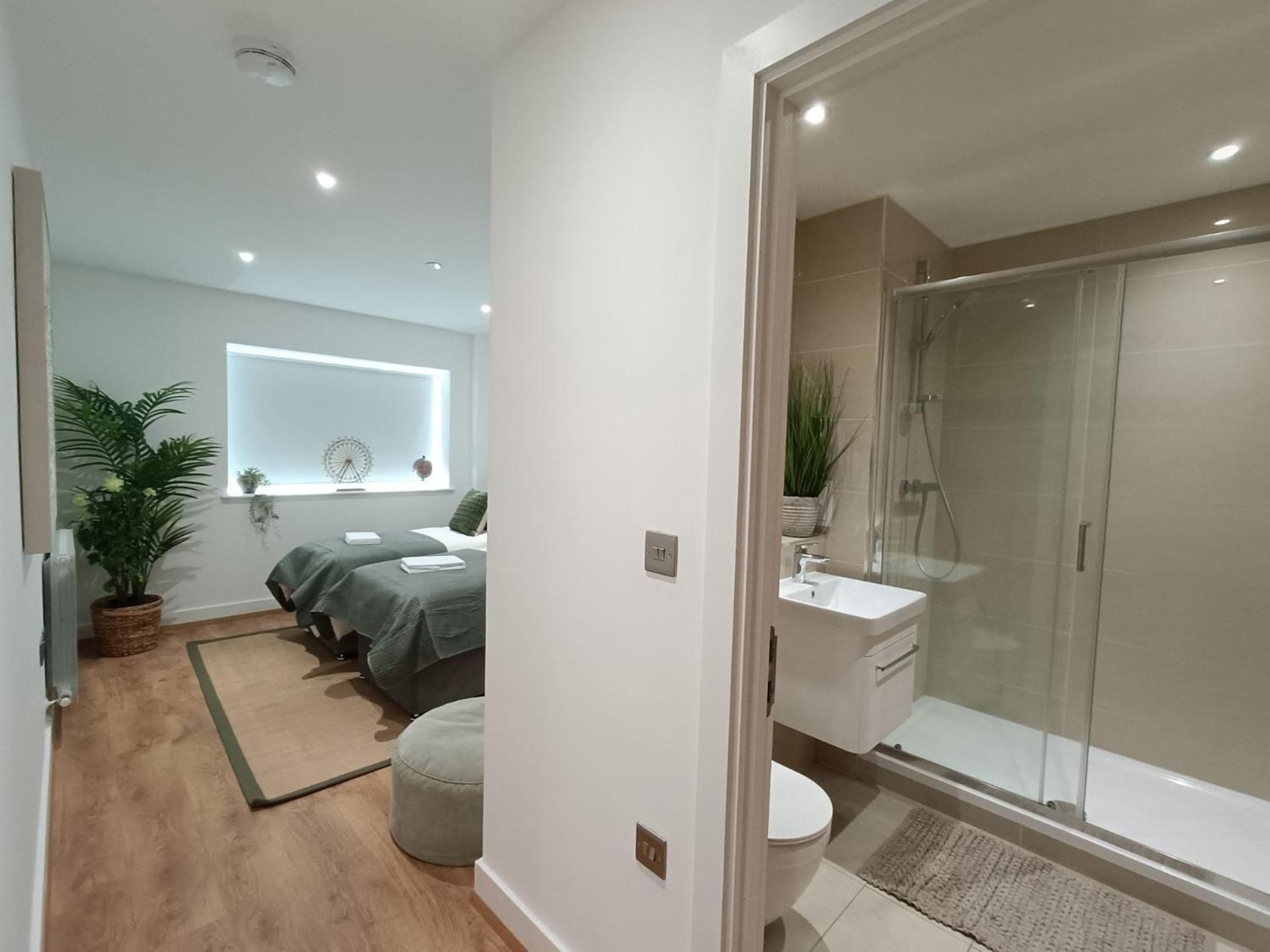 Snuggle Inn: Riverside Apartments with Thames Views London Exterior photo
