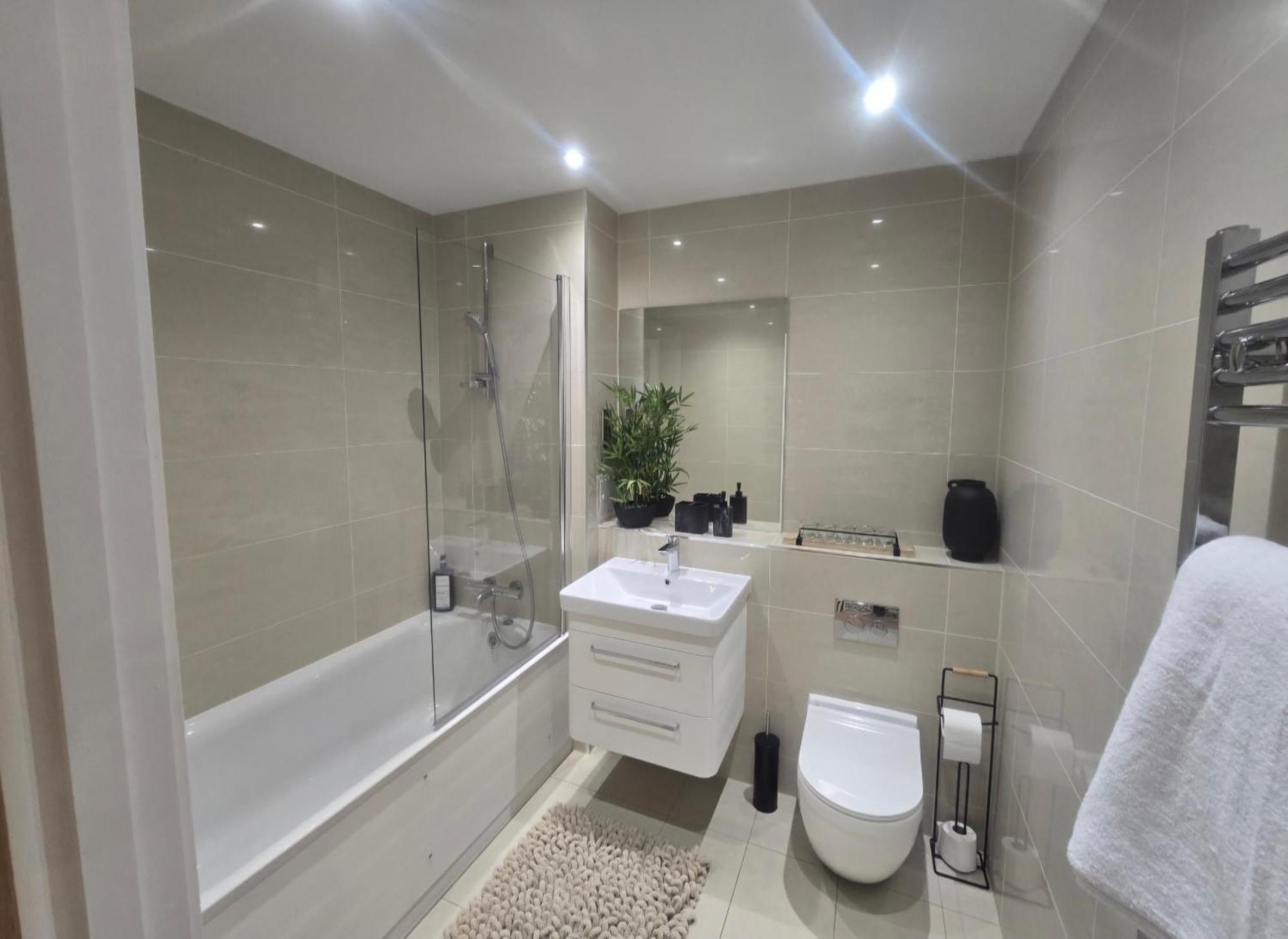 Snuggle Inn: Riverside Apartments with Thames Views London Exterior photo